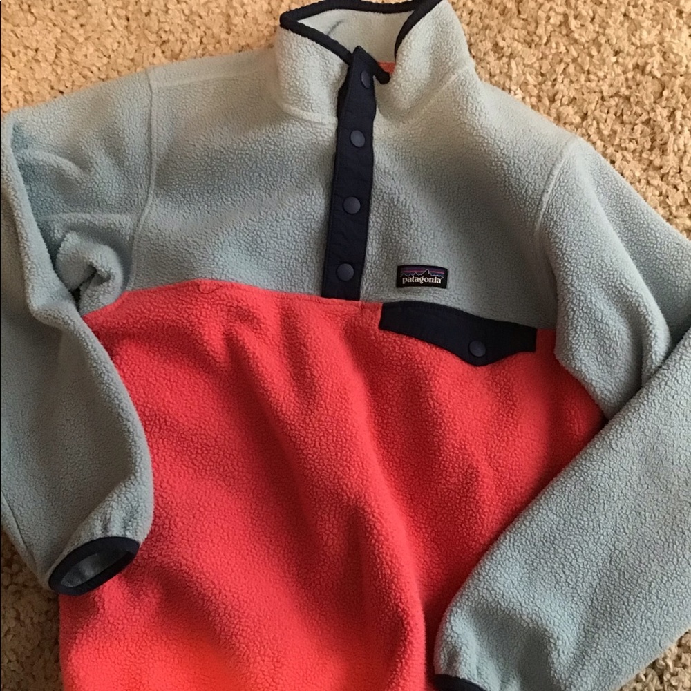 Girls Patagonia pull over hoodie